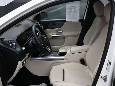 Used 2022 Mercedes-Benz GLA 250 w/ Premium Package Lite image 15