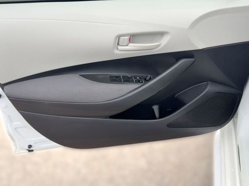 Used 2022 Toyota Corolla LE image 11
