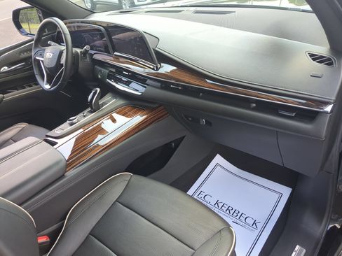 Certified 2021 Cadillac Escalade Premium Luxury AWD/4WD image 28