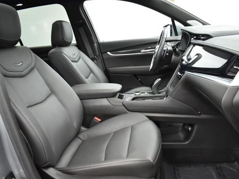 Used 2024 Cadillac XT6 Sport image 36