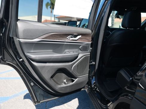 New 2026 Jeep Grand Cherokee Limited image 32