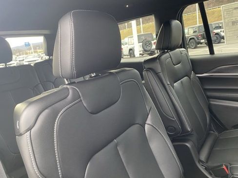 New 2025 Jeep Grand Cherokee L Limited w/ Black Appearance Package image 34