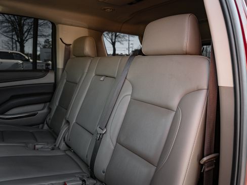 Used 2017 Chevrolet Suburban LT image 30