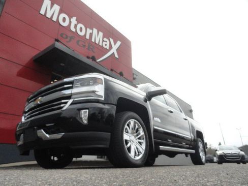 Used 2018 Chevrolet Silverado 1500 High Country image 5