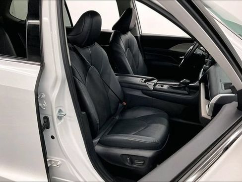 Used 2024 Toyota Grand Highlander AWD image 8