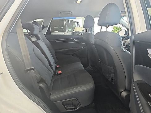 Used 2019 Kia Sorento LX w/ LX Convenience Package image 32