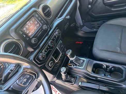 Used 2020 Jeep Gladiator Sport AWD/4WD image 16