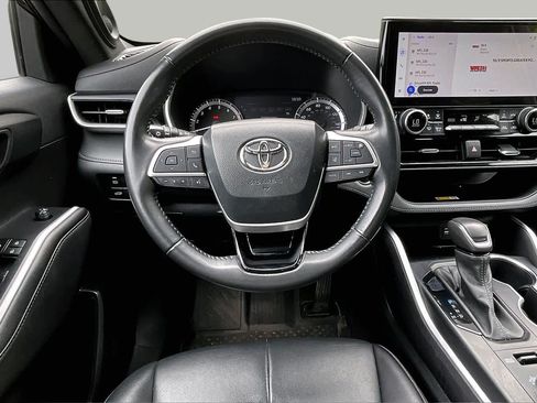 Used 2023 Toyota Highlander XSE AWD/4WD image 6