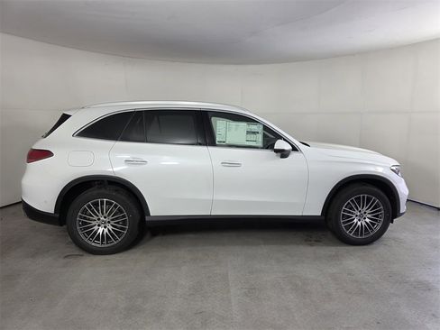 New 2026 Mercedes-Benz GLC 300 4MATIC image 3