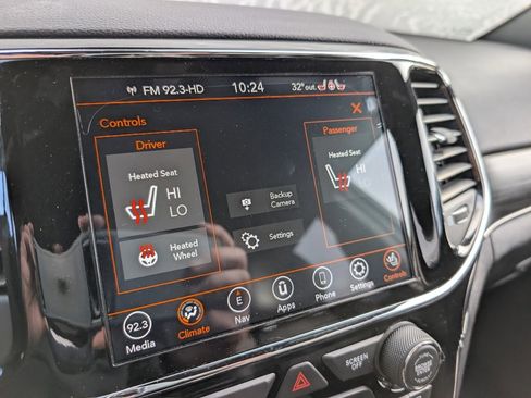 Used 2019 Jeep Grand Cherokee Limited image 25