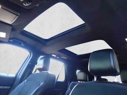 Used 2018 Ford Explorer XLT w/ Equipment Group 202A AWD/4WD image 13