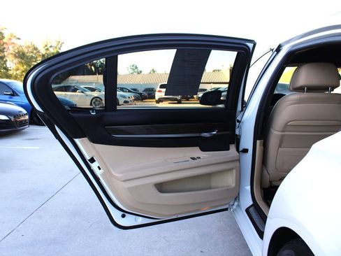 Used 2015 BMW 750Li image 31