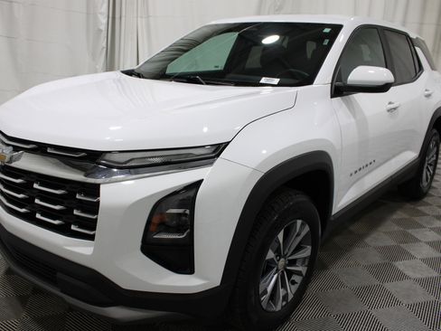 Used 2025 Chevrolet Equinox LT AWD/4WD image 32