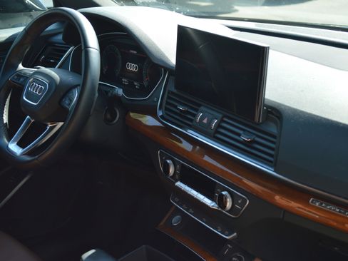 Used 2021 Audi Q5 Premium Plus w/ Premium Plus Package image 31