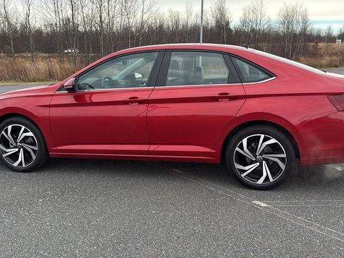 Used 2025 Volkswagen Jetta SEL image 12