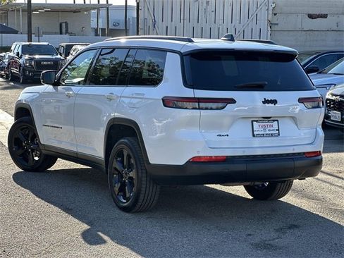 Used 2023 Jeep Grand Cherokee L Laredo image 6