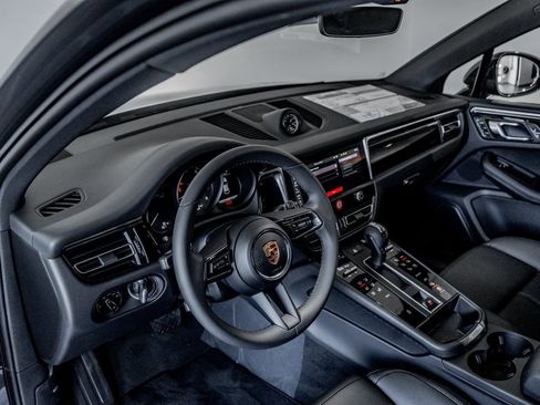 Certified 2025 Porsche Macan image 19