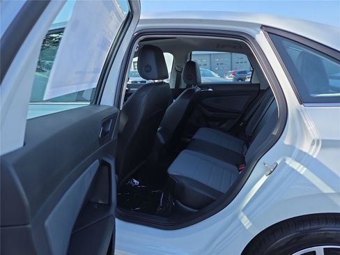 Used 2026 Volkswagen Jetta SE FWD image 25