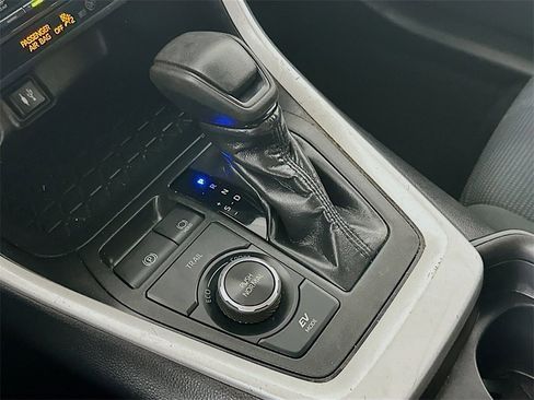 Used 2019 Toyota RAV4 LE image 16