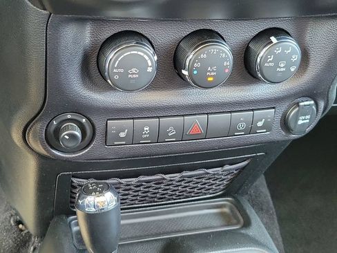 Used 2017 Jeep Wrangler Unlimited Sahara w/ Max Tow Package AWD/4WD image 18