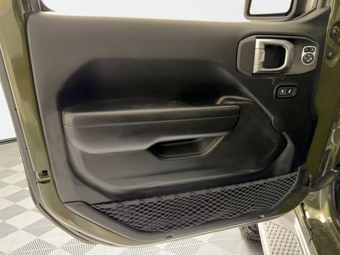 Used 2023 Jeep Gladiator Sport AWD/4WD image 12