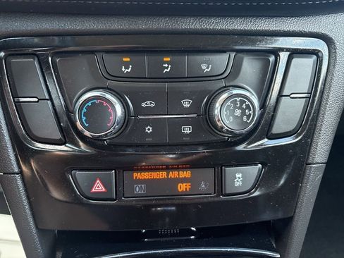 Used 2021 Buick Encore Preferred image 30