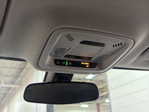 Used 2020 Chevrolet Traverse LT image 39