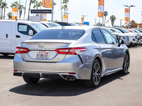 Used 2020 Toyota Camry SE FWD image 4