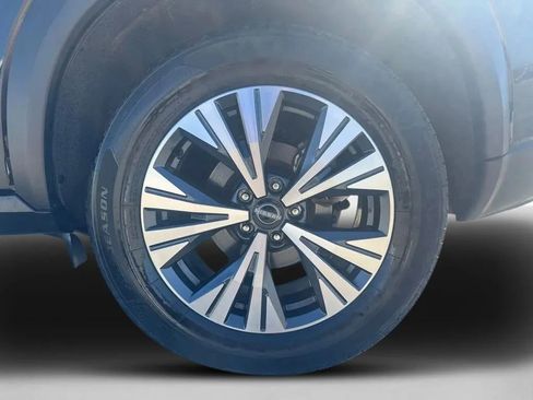 Used 2023 Nissan Rogue SV image 29