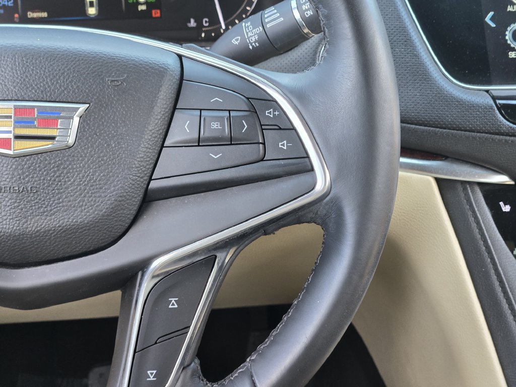 Used 2017 Cadillac XT5 Luxury w/ Driver Awareness Package FWD image 37