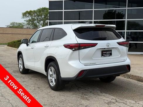 Used 2023 Toyota Highlander LE FWD image 5