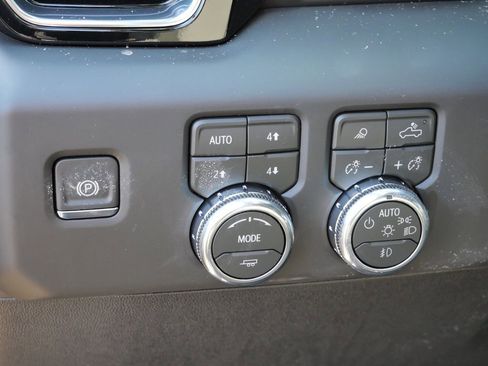 New 2026 GMC Sierra 3500 Denali w/ Denali Reserve Package image 40