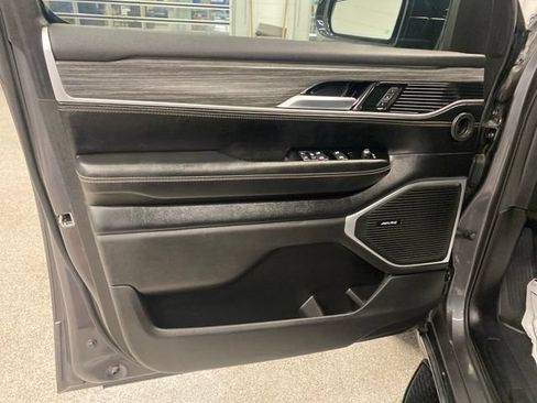 Used 2023 Jeep Wagoneer L Series II AWD/4WD image 27
