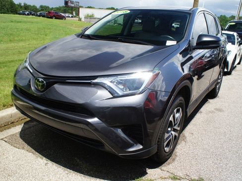 Used 2018 Toyota RAV4 LE w/ All Weather Liner Package FWD image 1