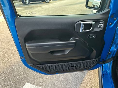 Used 2024 Jeep Wrangler Unlimited Sport AWD/4WD image 16