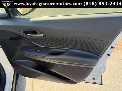 Used 2018 Toyota C-HR XLE FWD image 30