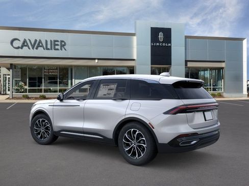 Used 2026 Lincoln Nautilus Premier AWD/4WD image 4