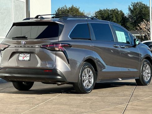 Certified 2024 Toyota Sienna XLE image 4