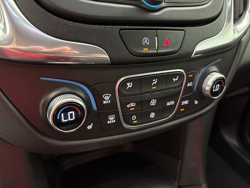 Used 2023 Chevrolet Equinox LT image 39