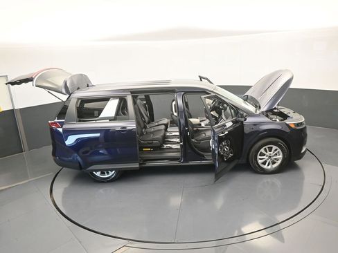 Used 2024 Kia Carnival LX FWD image 70