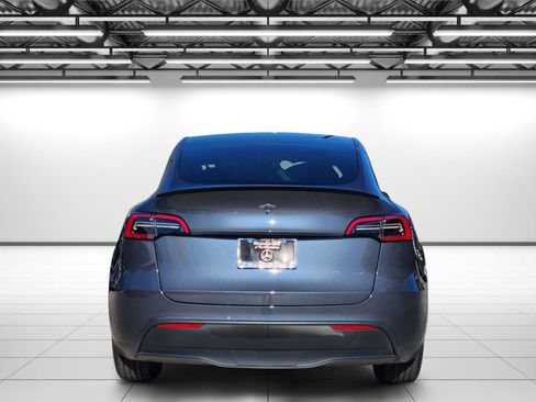 Used 2023 Tesla Model Y Long Range image 8