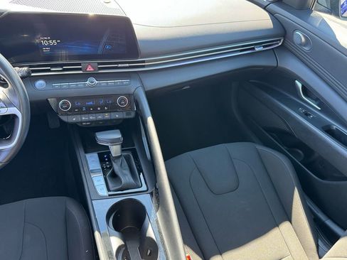 Used 2025 Hyundai Elantra SEL image 16