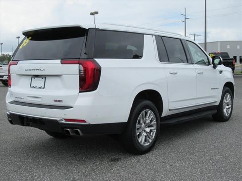 Used 2025 GMC Yukon XL Denali AWD/4WD image 7