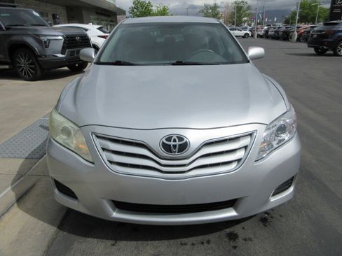 Used 2010 Toyota Camry LE image 15