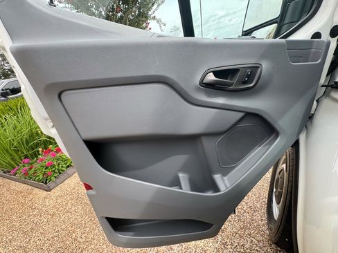 Used 2018 Ford Transit 150 XL RWD image 27