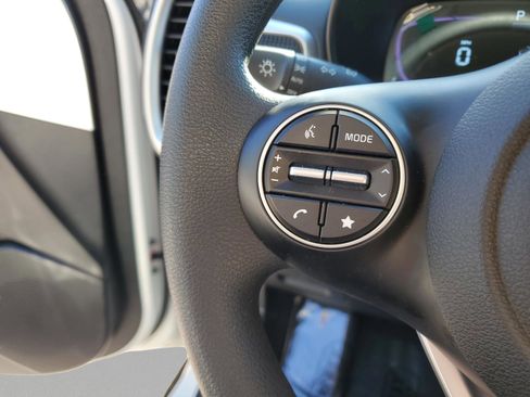 Certified 2025 Kia Soul LX image 25
