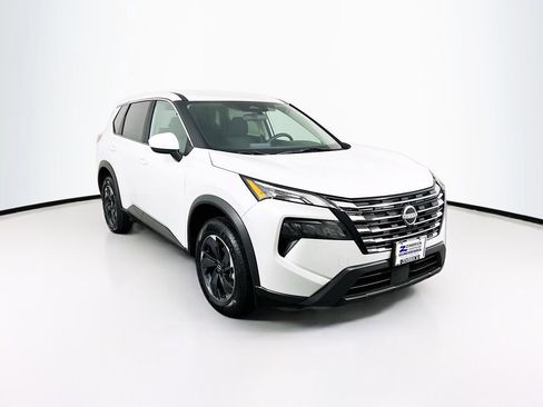 Used 2024 Nissan Rogue SV image 1