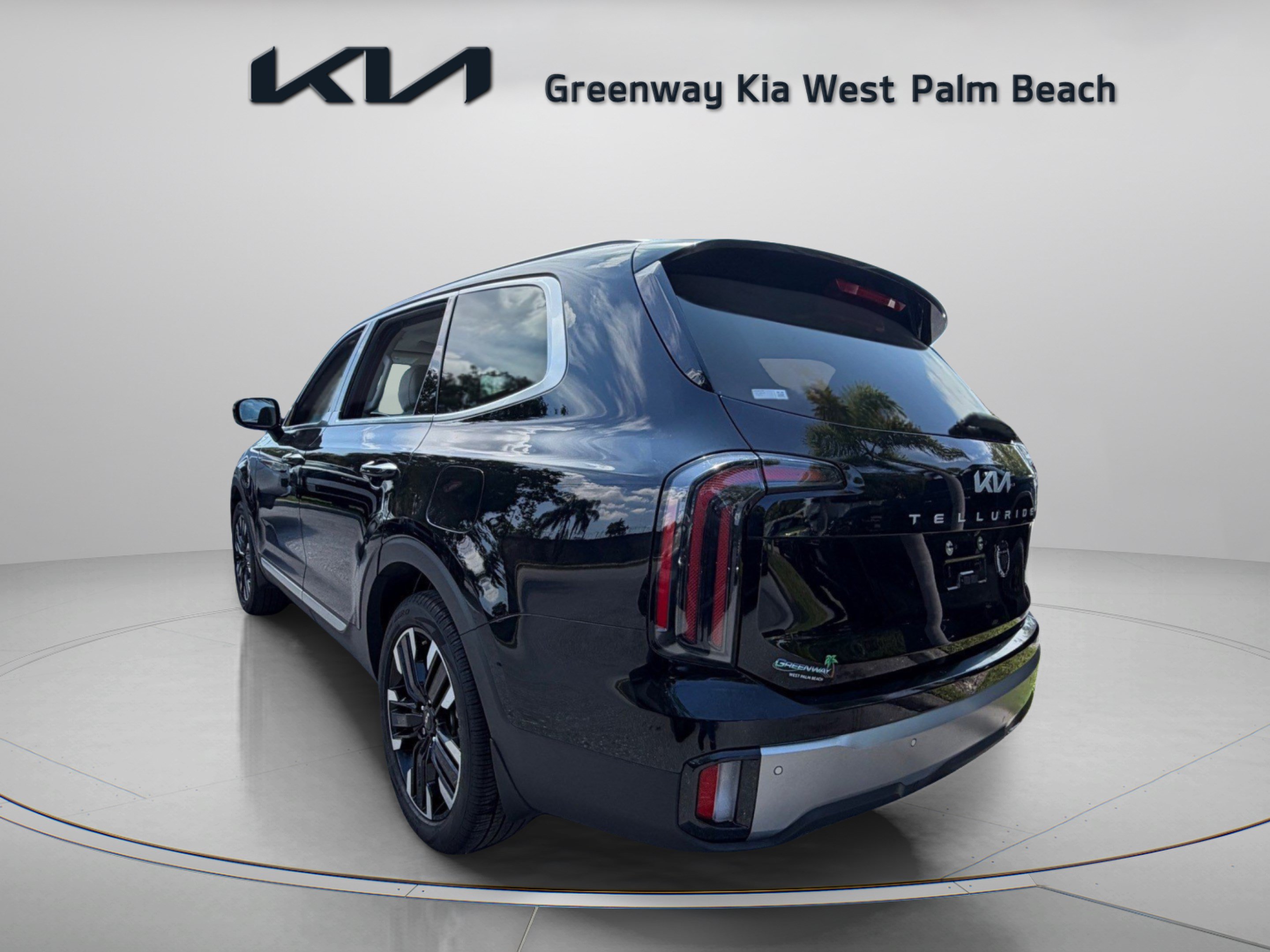 Used 2025 Kia Telluride SX w/ SX Captain's Chair Package FWD image 5