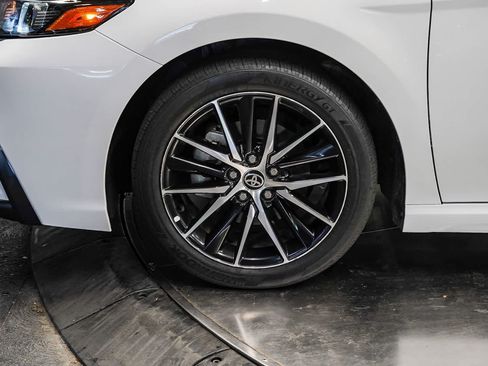 Used 2024 Toyota Camry SE FWD image 9