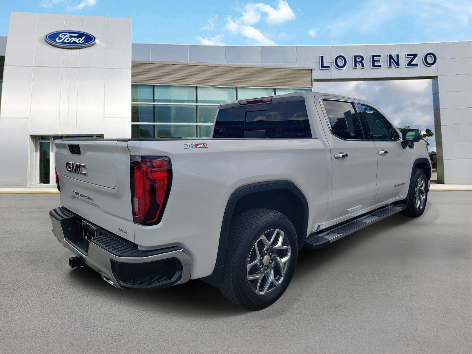 Used 2023 GMC Sierra 1500 SLT w/ SLT Premium Package AWD/4WD image 5